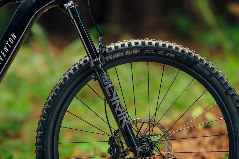 https://cdn.shopify.com/s/files/1/1520/2468/files/Current-EXP-Gallery-Feature-03-rockshox-lyrik.jpg?v=1773646938