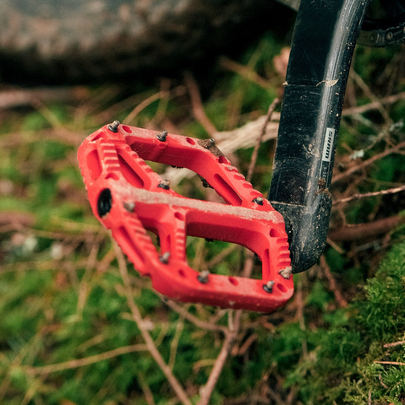 https://cdn.shopify.com/s/files/1/0284/9430/files/OneUpComponents_CompositePedals_RED_Lifestyle1.jpg?v=1747436600
