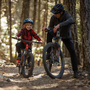 https://cdn.shopify.com/s/files/1/0284/9430/files/OneUpComponents_SmallCompPedals_RED_OnBike2.jpg?v=1748299408