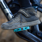 https://cdn.shopify.com/s/files/1/0284/9430/files/OneUpComponents_SmallCompPedals_TUR_OnBike1.jpg?v=1748299395