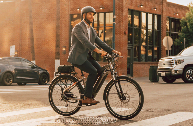 z Aventon Level.2 Step-Over Commuter Ebike